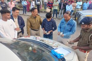 ভোটের আগে গাড়িতে উদ্ধার লাখ লাখ নগদ! বর্ধমানে গ্রেপ্তার বিজেপি সাংসদ ঘনিষ্ঠ বাঁকুড়ার ২ যুবক