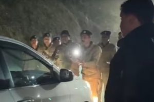 AI সম্মেলনে ‘অর্ধনগ্ন’ প্রতিবাদ, কংগ্রেসিদের বাঁচাতে দিল্লি পুলিশকে ‘বাধা’ হিমাচল পুলিশের! রুজু অপহরণের মামলা