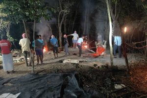 দুর্ঘটনায় নিশ্চিহ্ন পরিবার, সরকারি সাহায্য নেবে কে? চিতার সামনে দাঁড়িয়ে উত্তর খুঁজছেন এলাকাবাসী