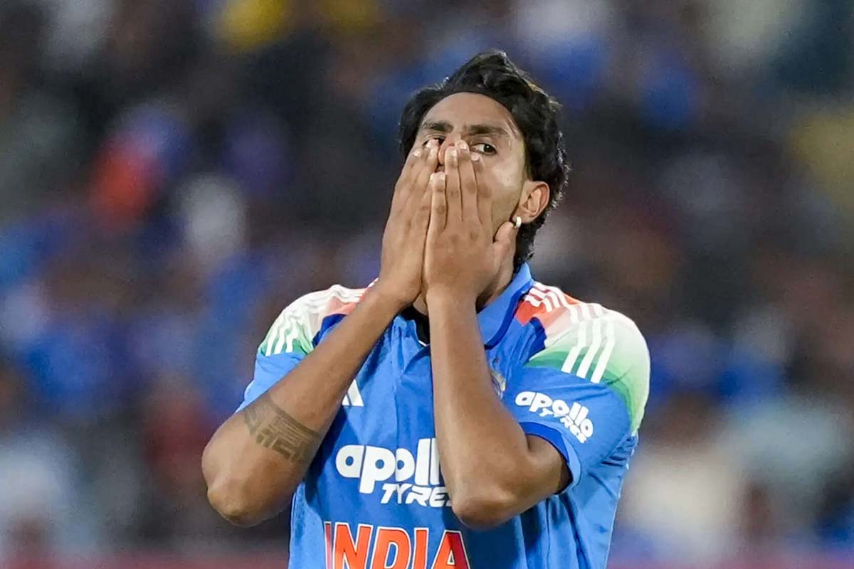 ভোগাচ্ছে হাঁটুর চোট, বিশ্বকাপ থেকেই ছিটকে গেলেন হর্ষিত!