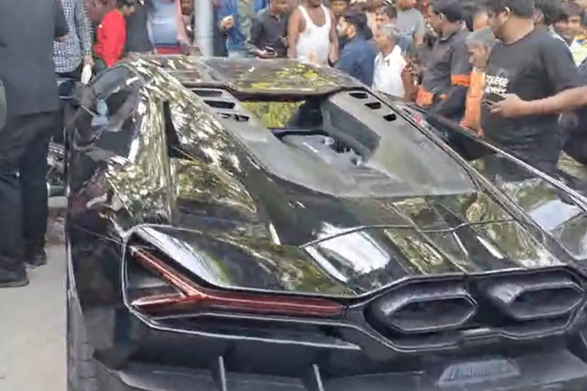 lamborghini crashing in Kanpur
