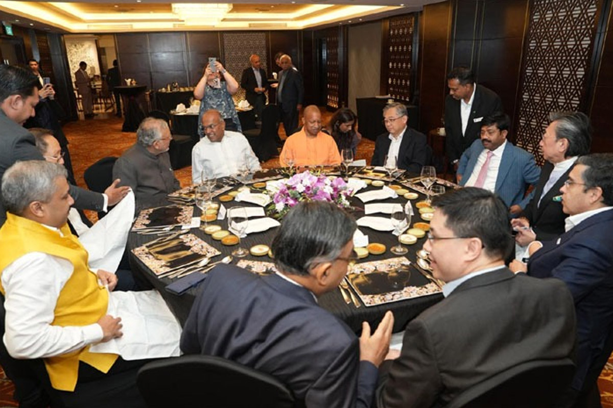 সিঙ্গাপুর সফরে দু’দিনে লক্ষ কোটির লগ্নি-প্রস্তাব, জানালেন যোগী