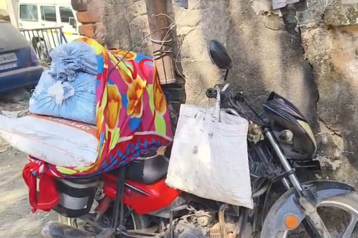 ভোটের মুখে সন্ত্রাসের ছক! অ্যামোনিয়াম নাইট্রেট-সহ বিপুল বিস্ফোরক পাচার রুখল পুলিশ