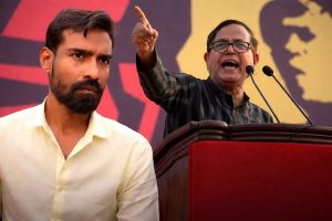 প্রতীক বিদ্রোহী হতেই পুরনো ছবি প্রকাশ্যে, কাদা ছোড়ার চেষ্টা সেলিমপন্থীদের! পালটা জবাব রহমানের
