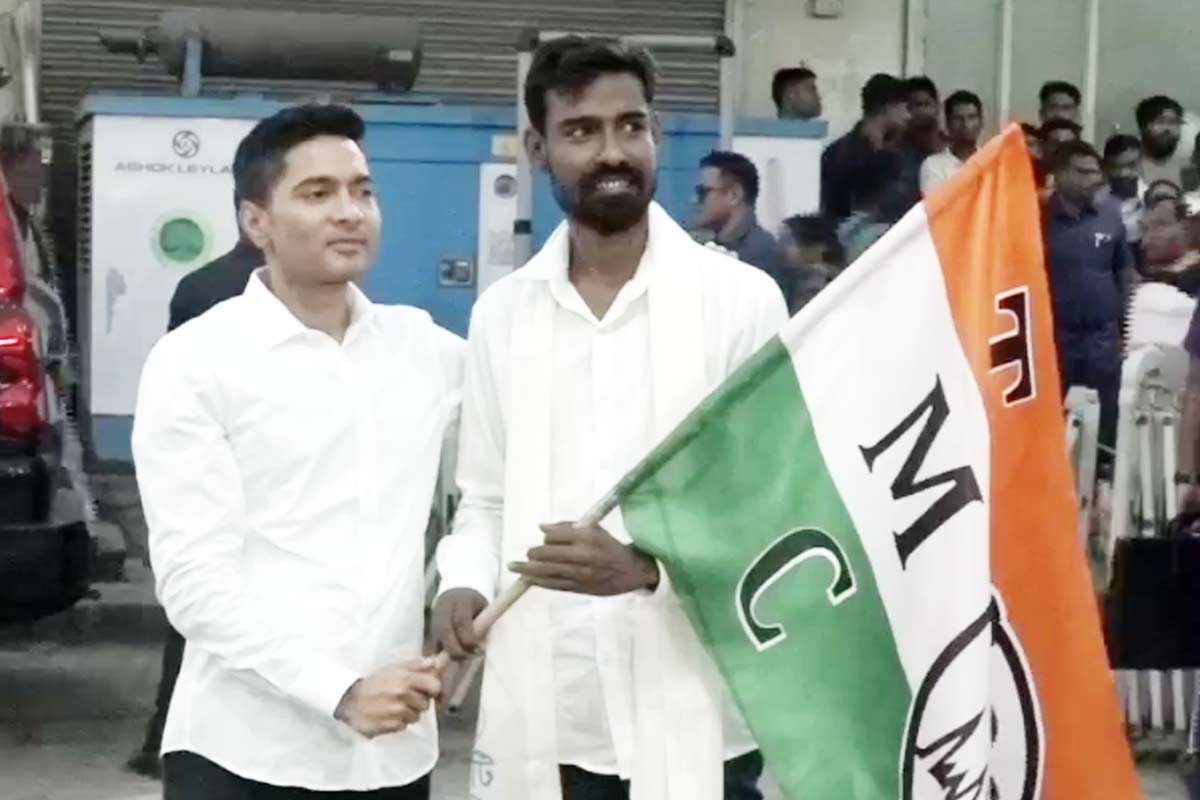 কেন প্রতীক উররা চলে যান!