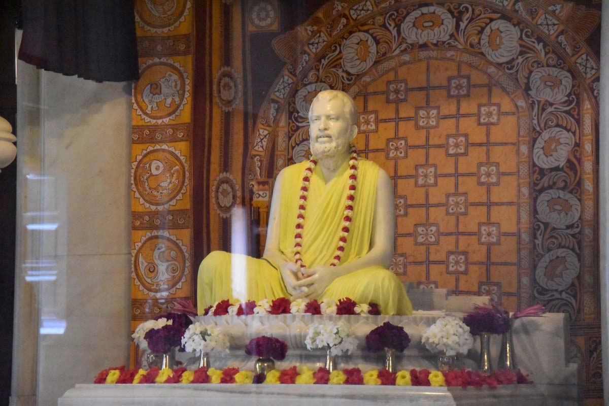 ‘চালকলা-বাঁধা বিদ্যা’য় ছিল না মন, কামারপুকুরের ‘গদাই’ থেকে কীভাবে ‘ঠাকুর’ হলেন রামকৃষ্ণ?