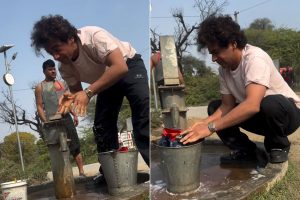 চলছে হেমন্তের গান, রাস্তার ধারে কাপড় কাচছেন ‘কোটিপতি’ সুনীল গ্রোভার, সারল্যে মুগ্ধ নেটপাড়া
