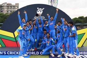 বৈভব তাণ্ডবের পর বল হাতেও টিম গেম, ব্রিটিশ বধে ষষ্ঠবার বিশ্বসেরা ভারতের ছোটরা