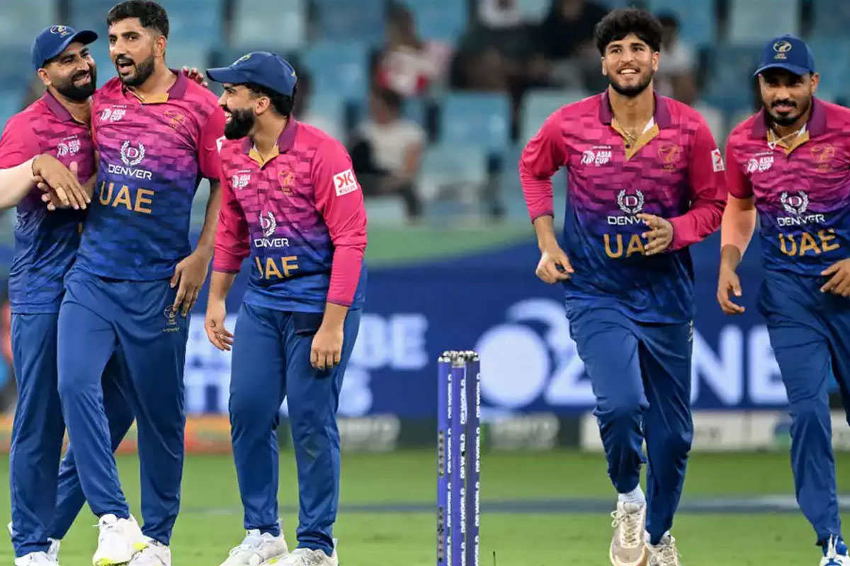 বিশ্বকাপের ফাঁকে মদ খেয়ে যুবতীর সঙ্গে ‘নষ্টামি’, ভারত থেকে বিতাড়িত আমিরশাহীর ‘পাক’ ক্রিকেটার