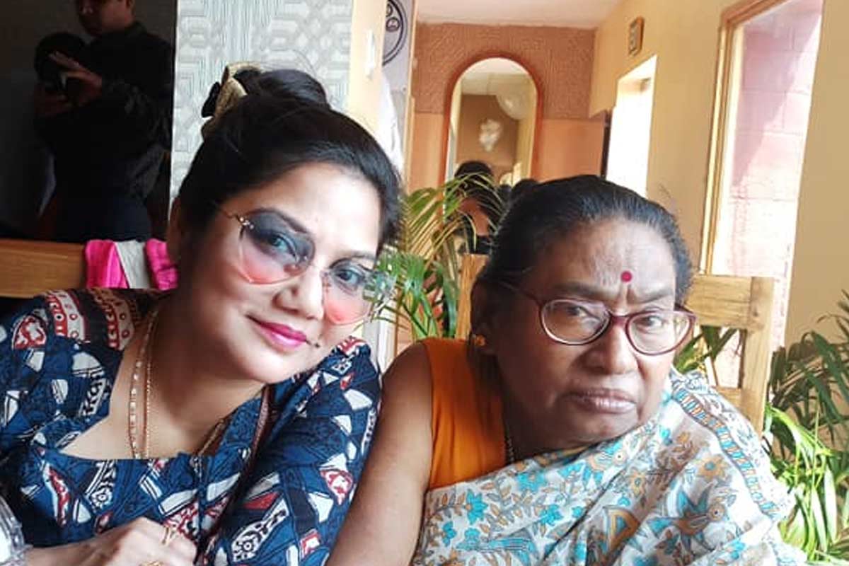 ‘মা হাসপাতালে, মায়ের হাতের পায়েস ছাড়া জন্মদিন’, বিষণ্ণ দোলনের ডুব শৈশবে