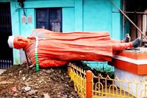 বুলডোজারে গুঁড়িয়ে গেল নেহরুর মূর্তি! ‘মুজিবের মতোই…’, বাংলাদেশ টেনে তোপ কংগ্রেসের