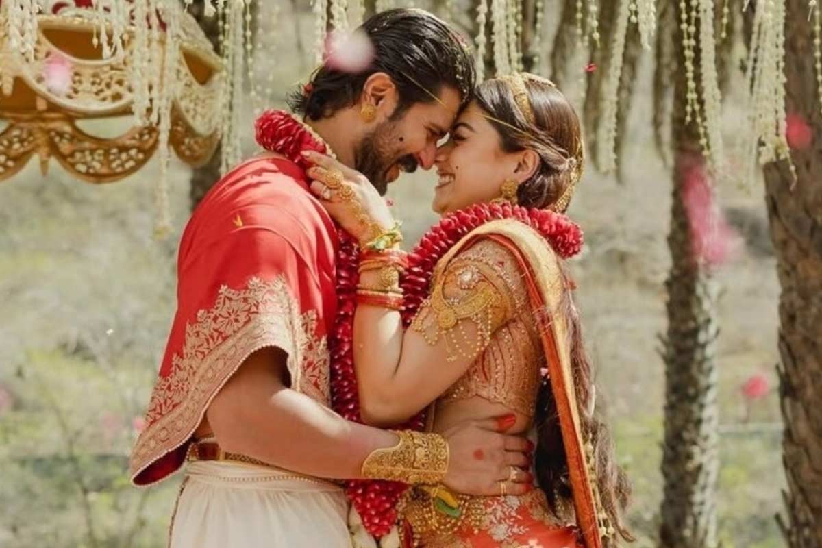 মাথা থেকে পা পর্যন্ত সোনায় মোড়া, বিয়েতে বিজয়-রশ্মিকা কত কেজি গয়না পরলেন?
