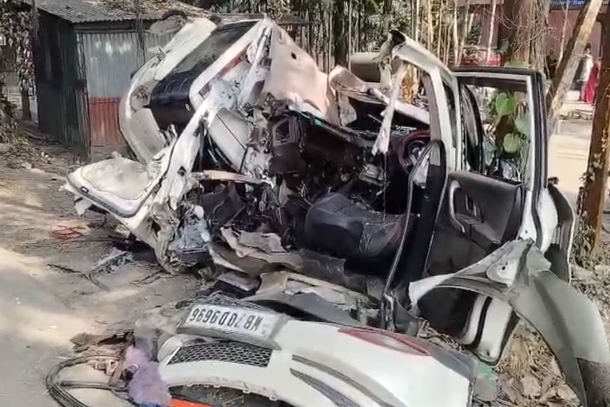 প্রতি রাতে হাইওয়েতে বেপরোয়া গতিতে গাড়িতে চালানো ছিল নেশা! ভয়াবহ দুর্ঘটনাতেই প্রাণ গেল ৩ বন্ধুর