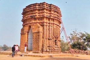 বারাণসী থেকে আসবেন ২০ ব্রাহ্মণ, ছ’বছর পর ফের ভক্তদের জন্য খুলছে বাঁকুড়ার ষাঁড়েশ্বর মন্দির