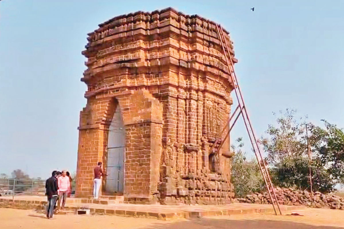 বারাণসী থেকে আসবেন ২০ ব্রাহ্মণ, ছ’বছর পর ফের ভক্তদের জন্য খুলছে বাঁকুড়ার ষাঁড়েশ্বর মন্দির