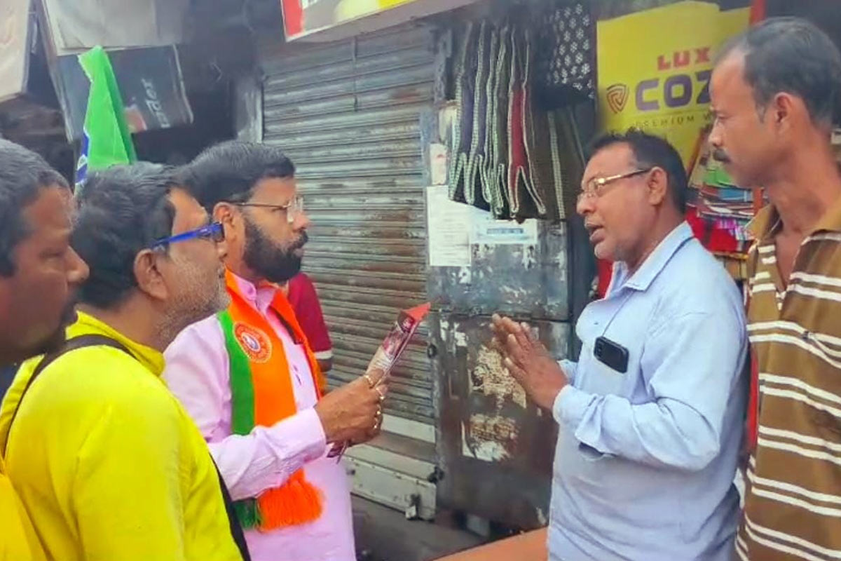 ‘আগে আন্ডারপাস করুন,’ জনসংযোগে বেরিয়ে ক্ষোভের মুখে দুর্গাপুর পশ্চিমের বিজেপি বিধায়ক