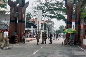 বাংলাদেশে নির্বাচনের আগে বন্ধ পেট্রাপোল বাণিজ্য, বসিরহাটের বিভিন্ন এলাকায় নাকা চেকিং পুলিশের