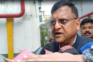 ‘লক্ষ্মণরেখা’ স্মরণ করাতে মনোজ আগরওয়ালের স্ত্রী-শ্বশুরের সম্পত্তির হিসাব চায় তৃণমূল, পালটা জবাব সিইও দপ্তরের