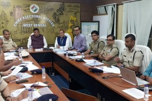বসিয়ে রাখা যাবে না, দ্রুত শুরু করতে হবে বাহিনীর রুট মার্চ! শান্তিপূর্ণ ভোট করাতে বার্তা কমিশনের