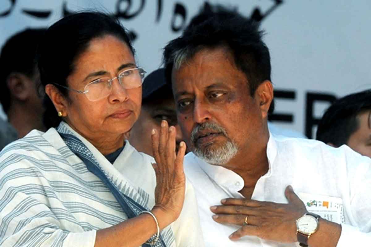দিদির আস্থাভাজন থেকে ‘ট্রয় নগরীর ঘোড়া’! তৃণমূলের অন্দরে চর্চায় মমতা-মুকুল সম্পর্কের সেই চড়াই-উতরাই