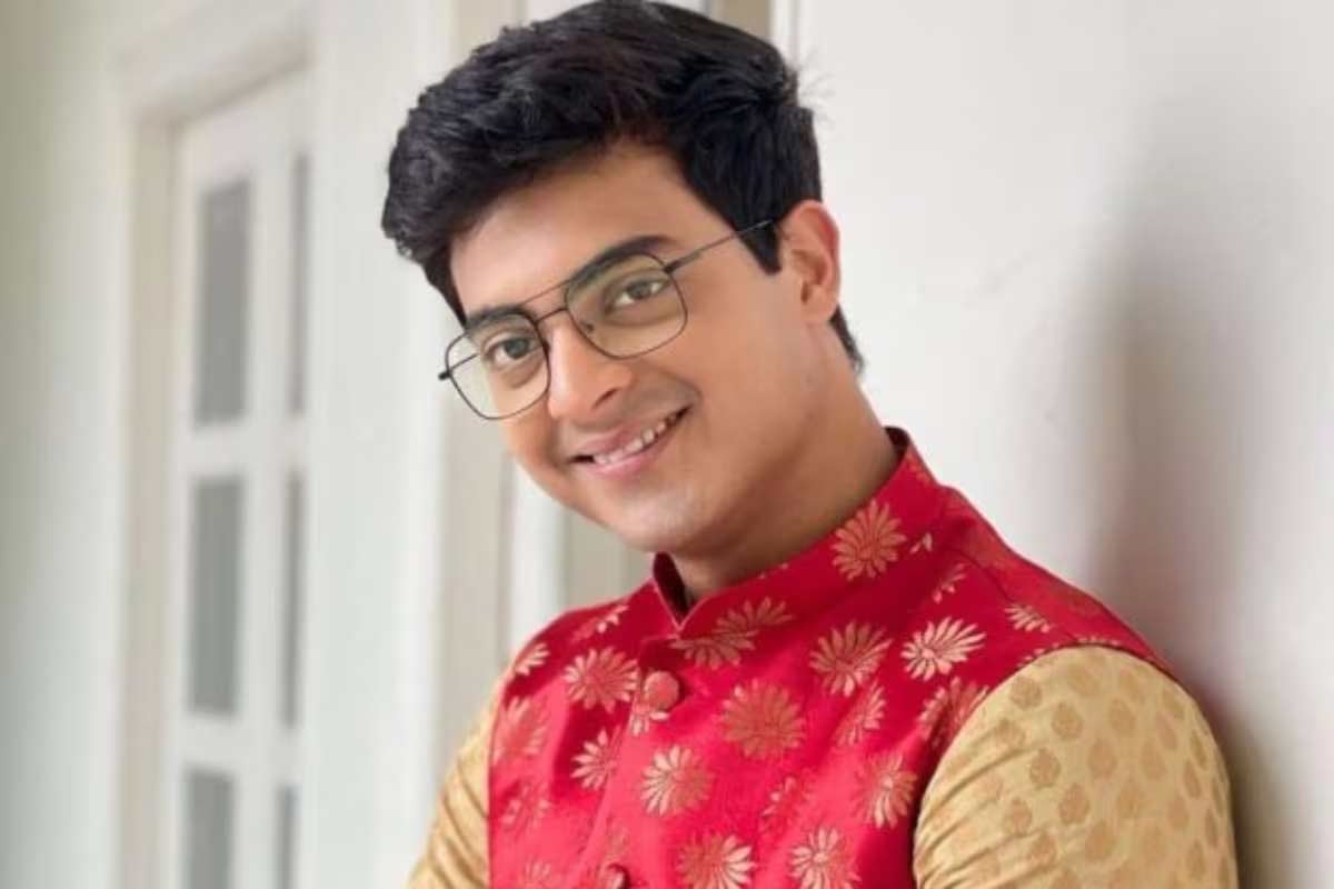‘অবজার্ভ করলেই অভিনয়টা অ্যাবসর্ব করতে পারব’, মহুয়া রায়চৌধুরীর বায়োপিকে কোন ভূমিকায় দিব্যজ্যোতি?