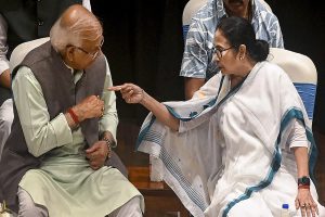 ১৫ ফেব্রুয়ারির মধ্যে পৌঁছে দিতে হবে কৃষকবন্ধুর টাকা, বৈঠকে আর কী নির্দেশ মন্ত্রীর?