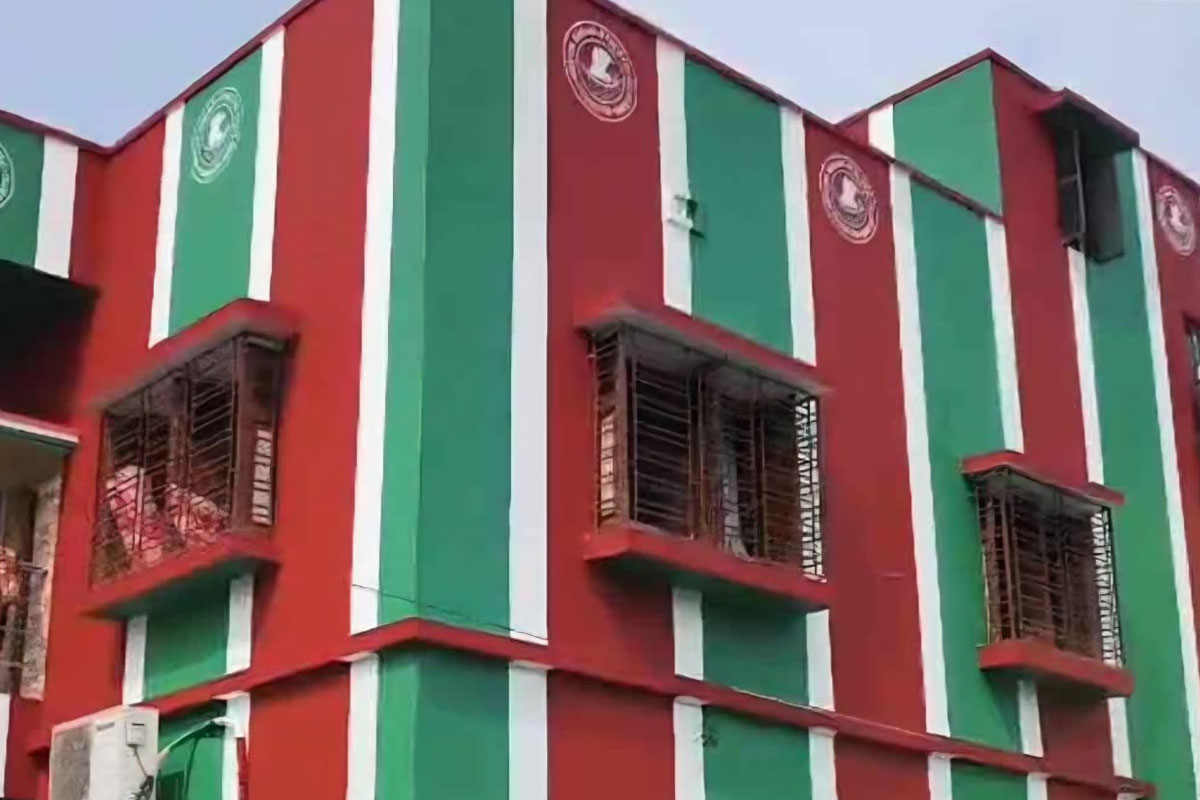 প্রেমিকা ‘মোহনবাগানের মেয়ে’, বিয়ের আগেই সবুজ-মেরুনে বাড়ি রাঙিয়ে চমকে দিলেন যুবক!