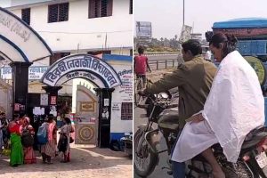 কয়েক ঘণ্টা আগে বাবাকে দাহ! থান পরেই উচ্চ মাধ্যমিক পরীক্ষা দিল ছেলে
