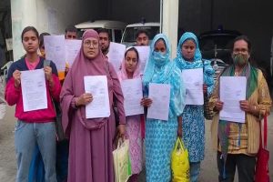 চাকরির টোপ দিয়ে কোটি কোটি টাকা হাতিয়েছে বেসরকারি নার্সিং হোম! মালদহে চরমে বিক্ষোভ