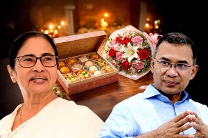দুই বাংলার ‘মিষ্টি’ কূটনীতি! তারেককে শুভেচ্ছা জানিয়ে ফুল-মিষ্টান্ন পাঠালেন মমতা