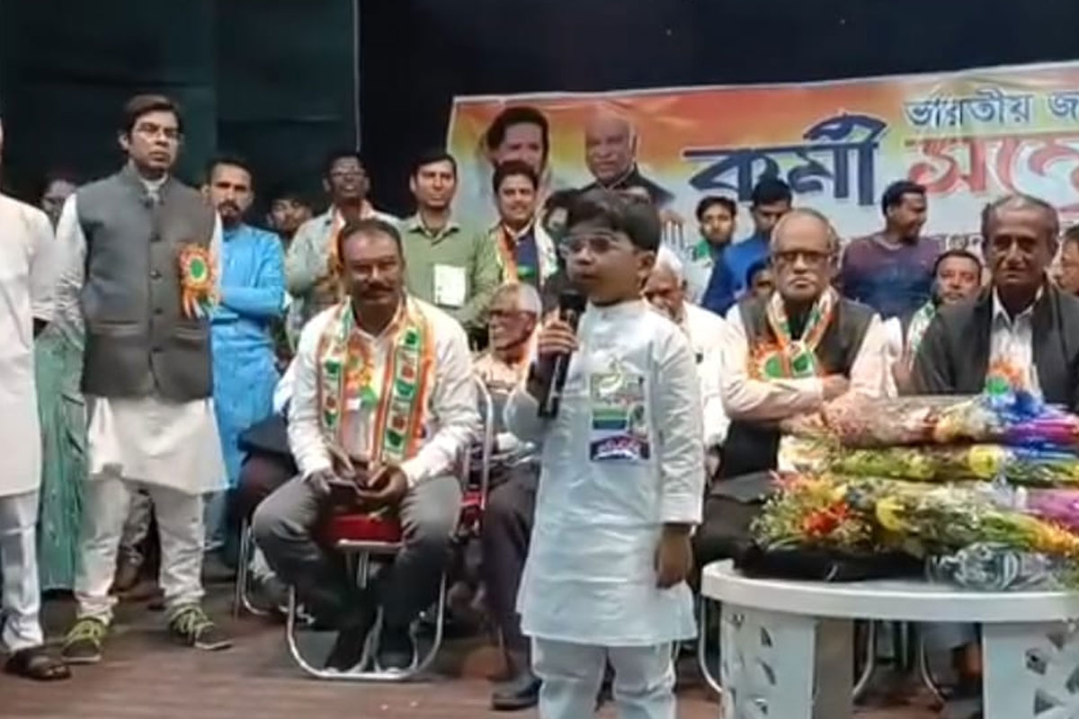 Child makes political speech, Congress leaders impressed in Murshidabad 