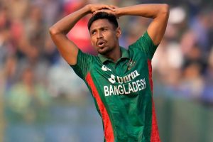 কেন ছাঁটাই হয়েছিলেন মুস্তাফিজুর? কেকেআরের পাশে দাঁড়িয়ে জবাব আইপিএল চেয়ারম্যানের