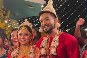 হাতে শুভ্রজিতের নামের মেহেন্দি, সিঁথিতে সিঁদুর, ছাঁদনাতলায় টেলিপর্দার অভিনেত্রী প্রিয়াঙ্কা