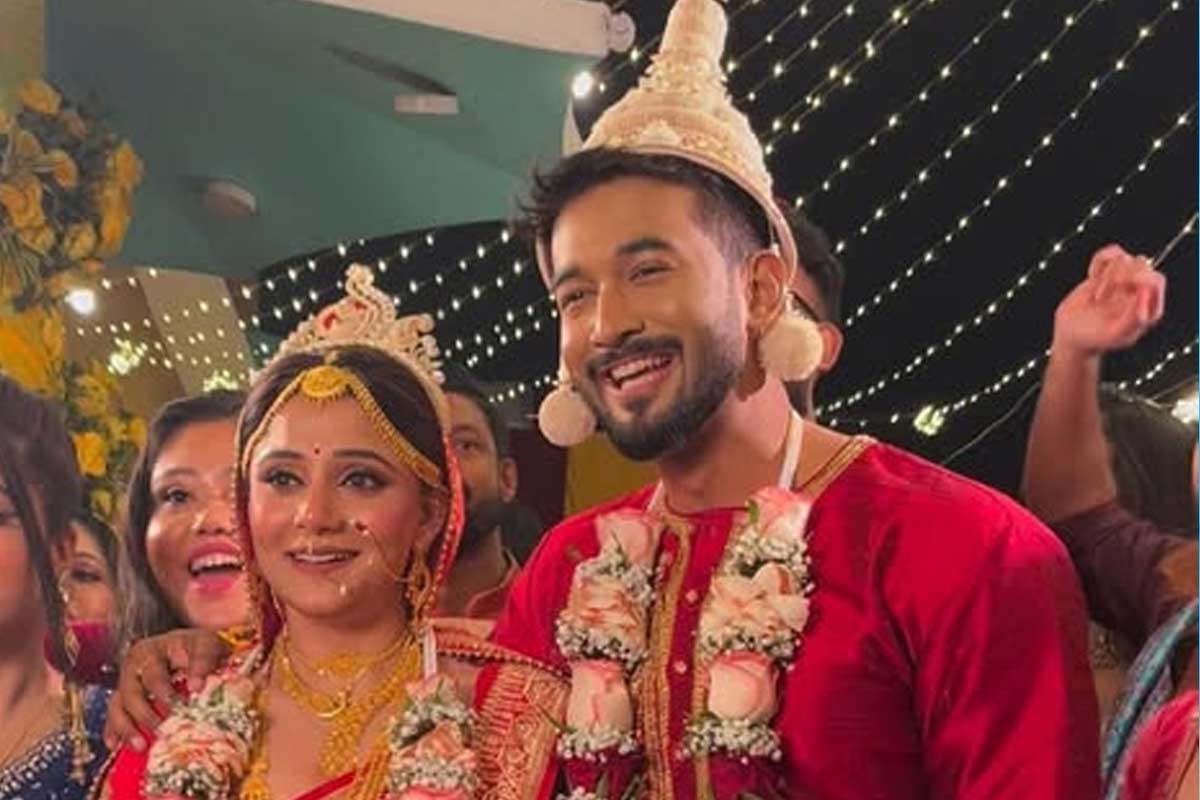 হাতে শুভ্রজিতের নামের মেহেন্দি, সিঁথিতে সিঁদুর, ছাঁদনাতলায় টেলিপর্দার অভিনেত্রী প্রিয়াঙ্কা