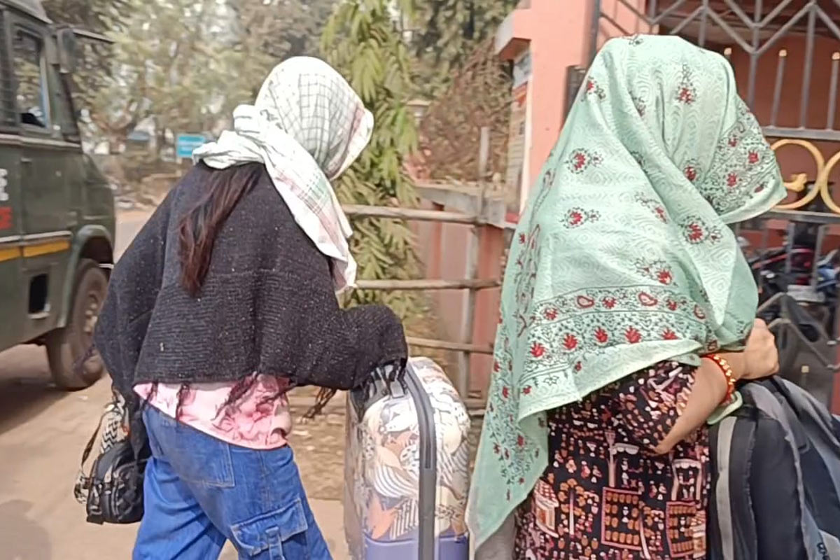 জয়রামবাটিতে হচ্ছেটা কী! হোটেলে হোটেলে মধুচক্রের আসর, পুলিশি অভিযানে যা ধরা পড়ল…