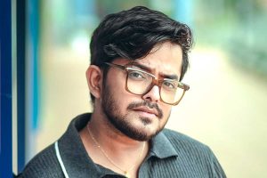অলি পাবের গোমাংস বিতর্কে ডিগবাজি! ‘দেখেশুনে চলব’, বেয়ারার বিরুদ্ধে অভিযোগ প্রত্যাহার সায়কের