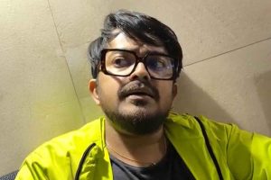 গোমাংস বিতর্কে সায়কের বিরুদ্ধে পার্ক স্ট্রিট থানায় অভিযোগ দায়ের! এবার আইনি জটে ইনফ্লুয়েন্সার