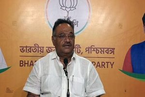 ‘সংখ্যালঘুদের কাছে যেতে হবে,’ শুভেন্দুর ভিন্ন সুর শমীকের