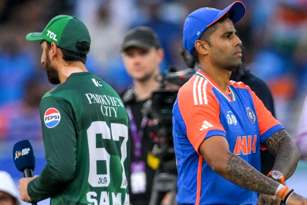 এশিয়া কাপের করমর্দন বিতর্ক ফিরবে বিশ্বকাপেও! মহারণের আগে মুখ খুললেন পাক অধিনায়ক