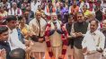 শুল্ক যুদ্ধে ‘জিতেছে’ ভারত! সংসদের বৈঠকে করতালি-মালায় ‘হিরো’ মোদিকে বরণ গেরুয়া জোটের