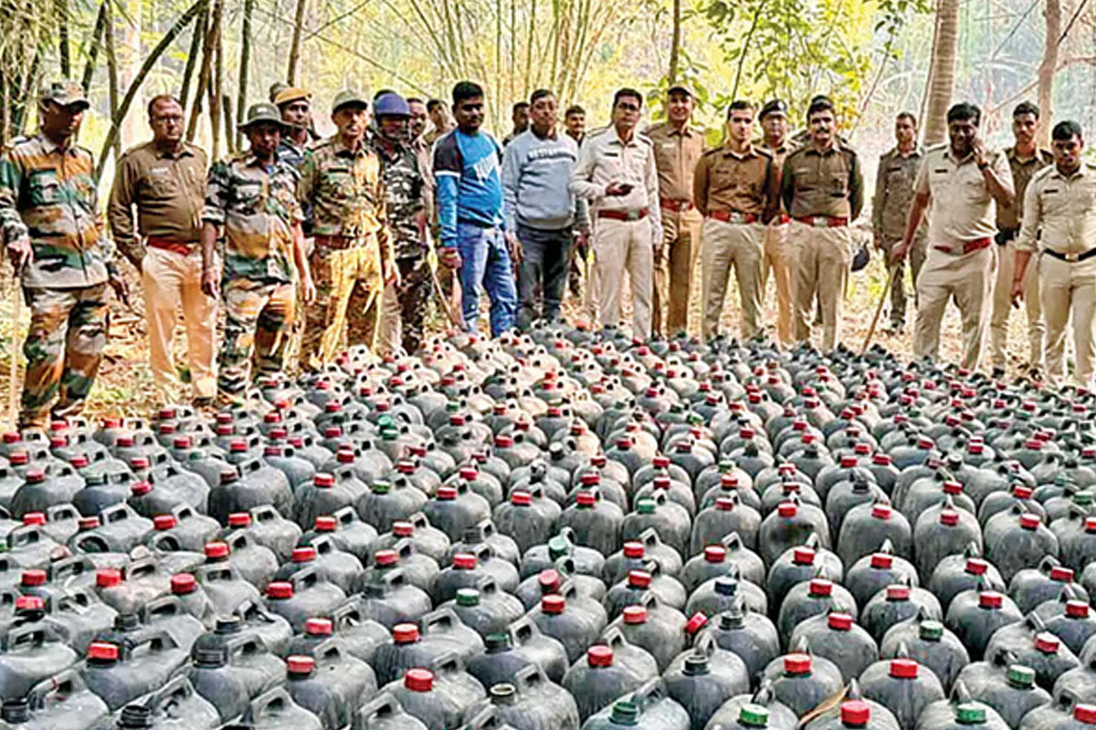 ১৩ মাসে ১ লক্ষ লিটার চোলাই উদ্ধার হাওড়া গ্রামীণে, বিপুল সাফল্য পুলিশ ও আবগারি দপ্তরের