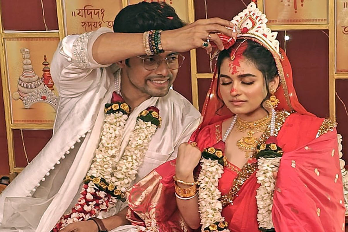 সাতপাকে বাঁধা পড়লেন রণজয়-শ্যামৌপ্তি, ভালোবাসার দিনেই অগ্নিসাক্ষী রেখে এক হল চার হাত