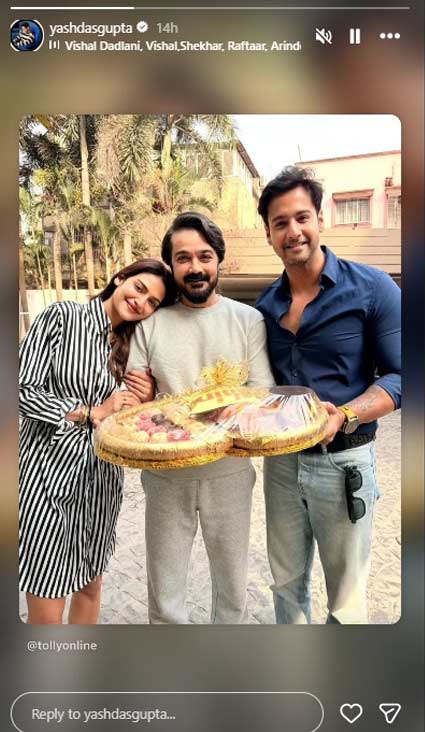 Yash-Nusrat at prosenjit chatterjee's place to congratulate him