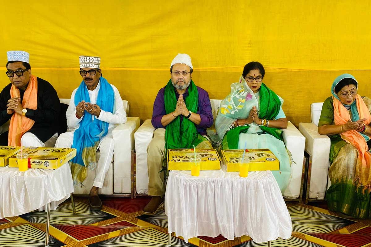 আরও বেঁধে বেঁধে থাকি… ইফতারে সম্প্রীতির বার্তা