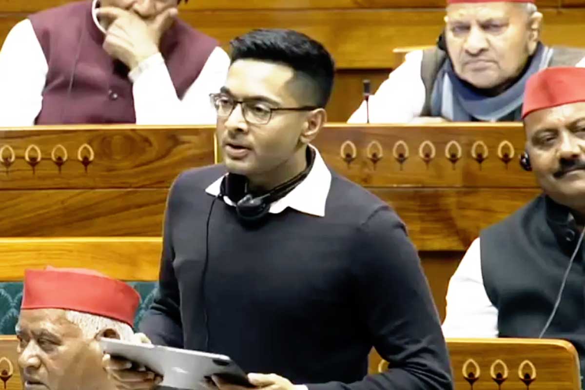 মাছ খেলেই মোগল! ‘দুই ভারতে’র কথা অভিষেকের