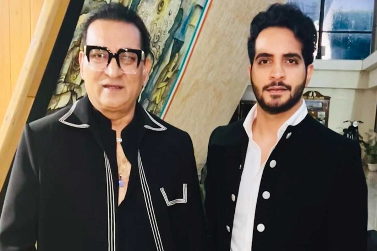 যুদ্ধবিধ্বস্ত দুবাইতে আটকে ছেলে, ফেরানোর কাতর আর্জি জানিয়েও কেন পোস্ট মুছলেন অভিজিৎ?