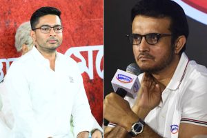 ‘অমিত শাহ বাড়ি গিয়ে আলুর দম খেয়েছিলেন কেন?’ সৌরভকে ‘দালাল’ বলায় তীব্র প্রতিবাদ অভিষেকের