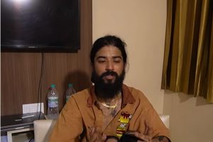 ‘বাঁচতে দিচ্ছে না’, ভিন জাতে বিয়ে করায় লাগাতার অত্যাচার বাবা-মায়ের, ‘শেষ ভ্লগে’ আত্মহত্যার ইঙ্গিত ইউটিউবারের