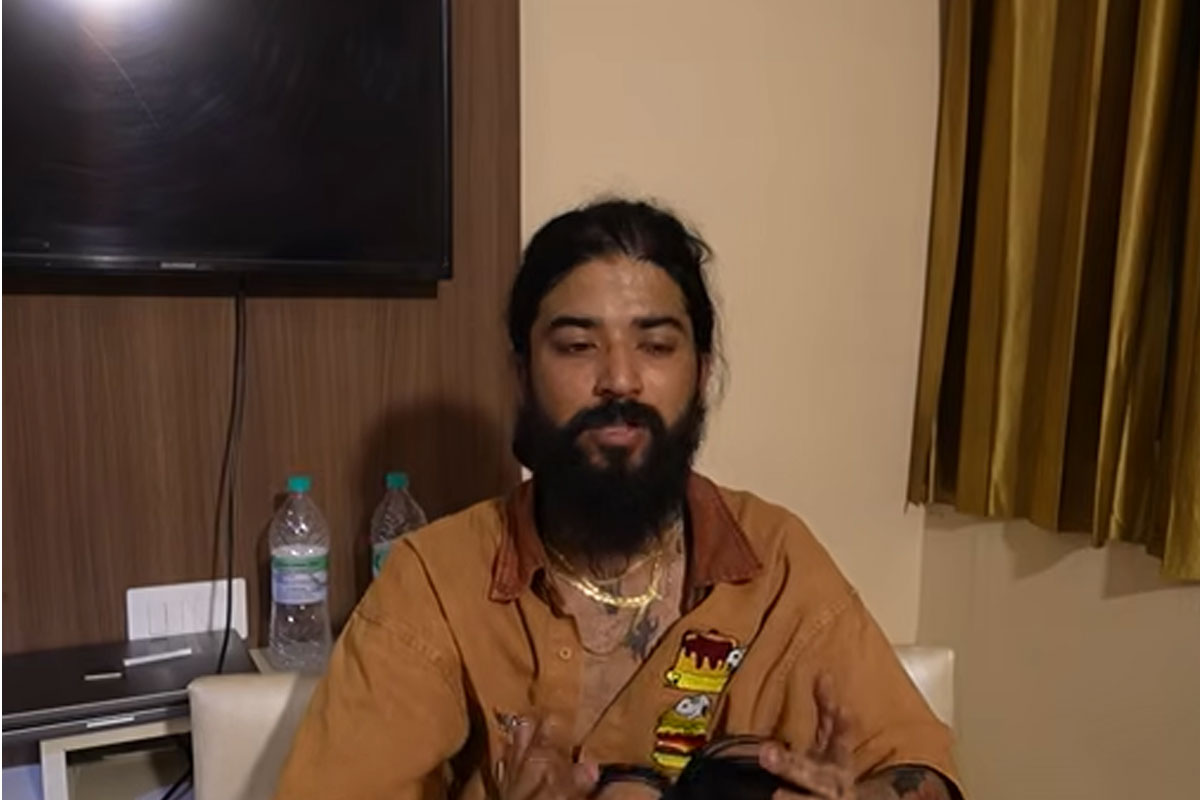 ‘বাঁচতে দিচ্ছে না’, ভিন জাতে বিয়ে করায় লাগাতার অত্যাচার বাবা-মায়ের, ‘শেষ ভ্লগে’ আত্মহত্যার ইঙ্গিত ইউটিউবারের