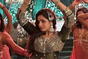 ঋতুস্রাব নিয়েই ‘শরারত’ গানে নাচ! মন্তব্য করতেই ট্রোলিংয়ের শিকার আয়েষা খান